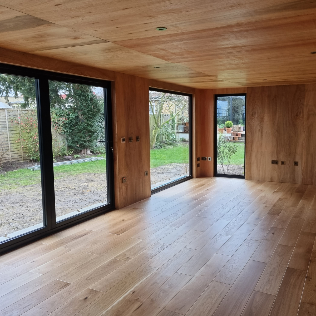 AR8446 Ashton &amp; Rose Eagland Free Sample (5735051952285)